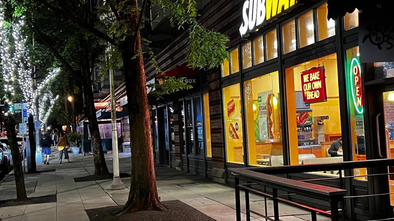 Cozy Home Nearby Most Attractions Seattle Center 0*,  United States