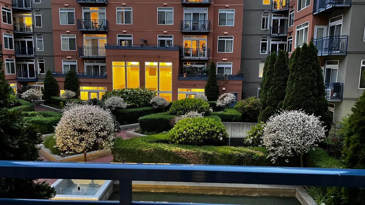 Cozy Home Nearby Most Attractions Seattle Center Apartment